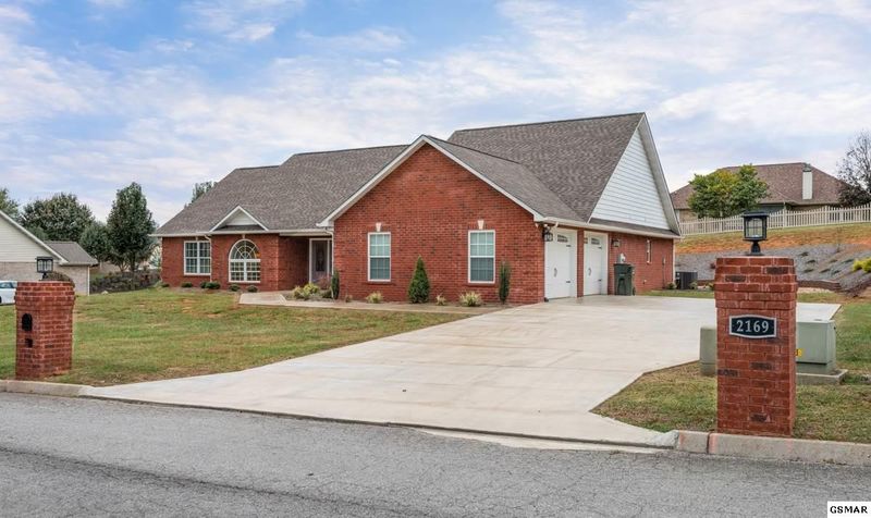 2169 Summerfield Ln, Sevierville, TN 37876