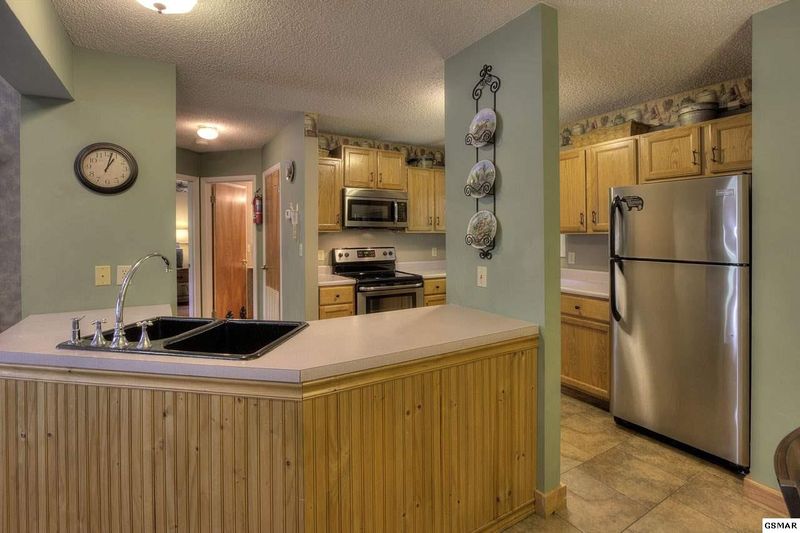 1148 Ski View Dr, Sevierville, TN 37862