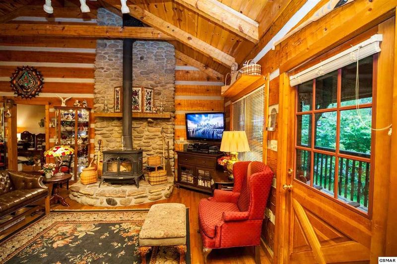3103 Valley Home Rd, Sevierville, TN 37862