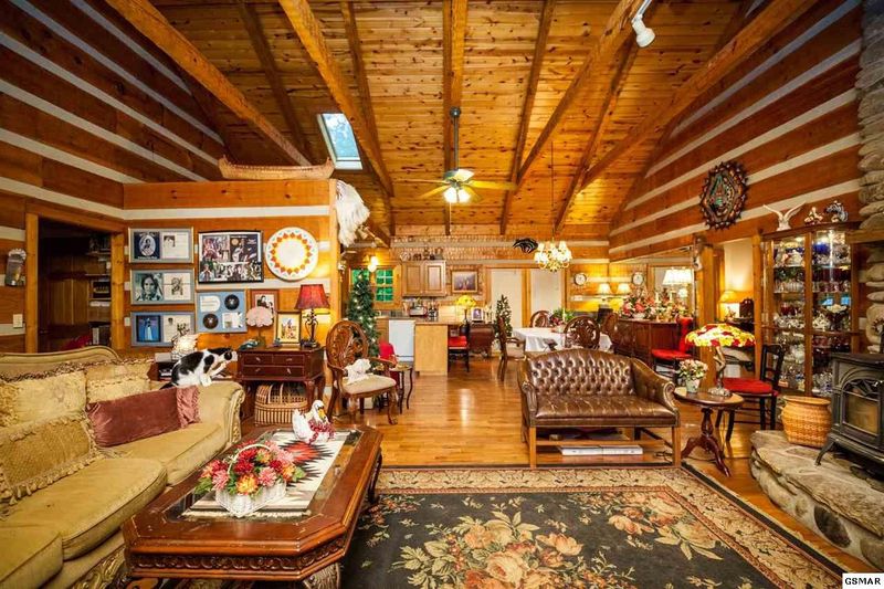 3103 Valley Home Rd, Sevierville, TN 37862