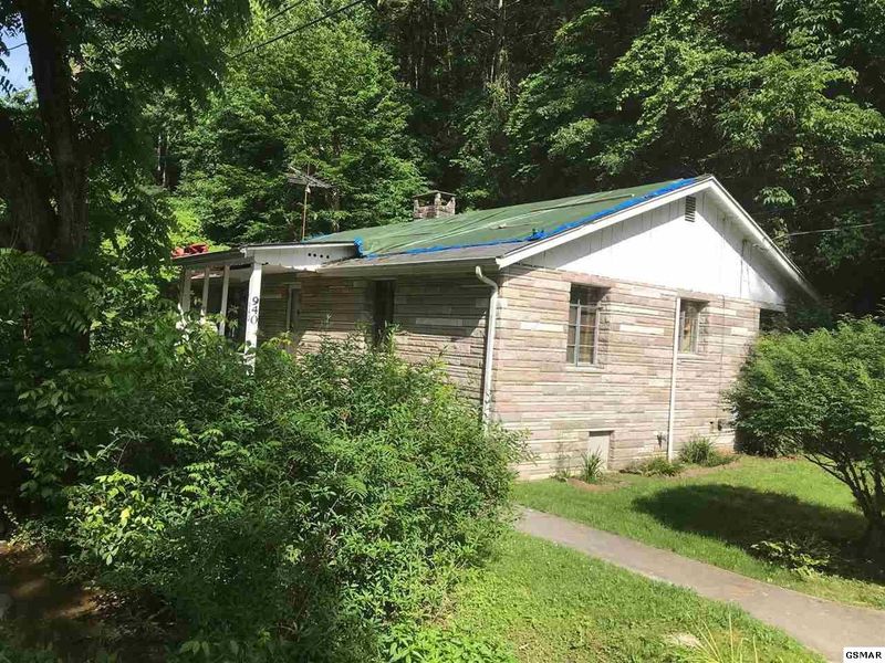 940 Gnatty Branch Rd, Sevierville, TN 37876