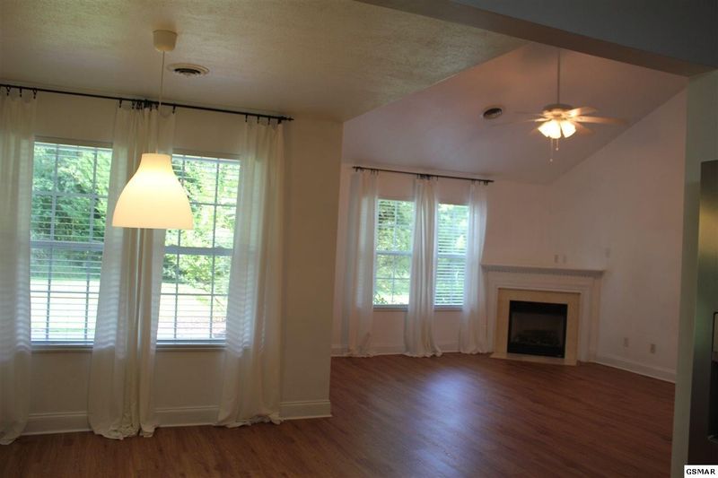 102 River Garden Ct, Sevierville, TN 37862