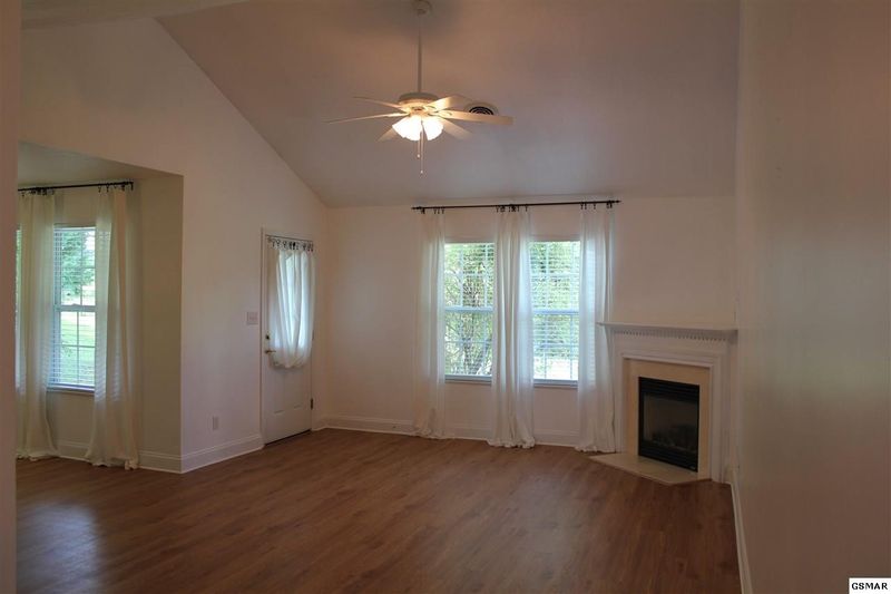 102 River Garden Ct, Sevierville, TN 37862