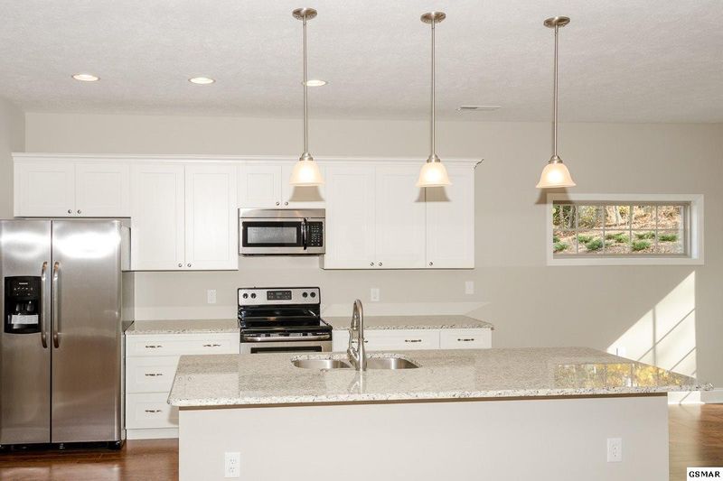2203 Boulder Crest Ln, Sevierville, TN 37876