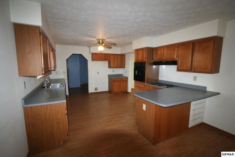 269 Amolee Ln, Sevierville, TN 37876