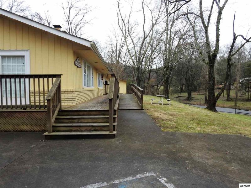 1670 Middle Creek Rd, Sevierville, TN 37862