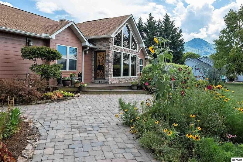 3520 Deer Field Cir, Sevierville, TN 37862
