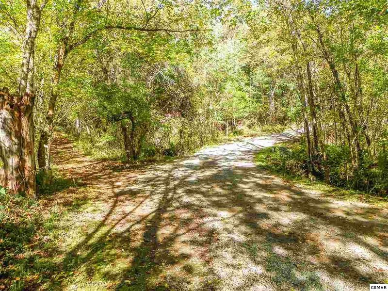 3 Obes Branch Rd, Sevierville, TN 37876