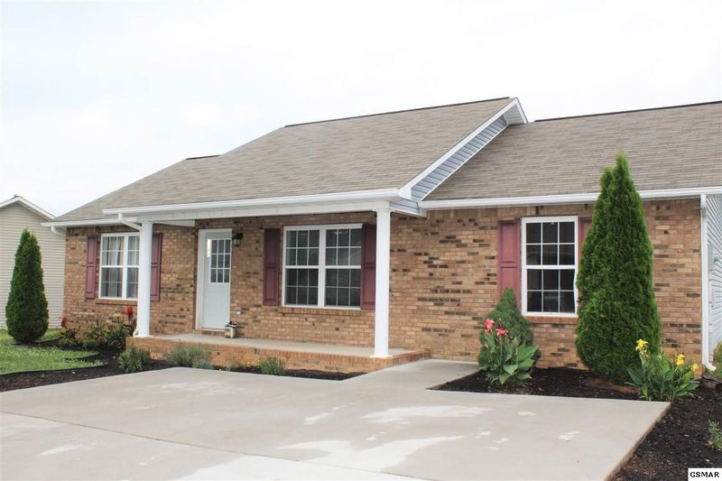 1044 Berry Trail Dr, Sevierville, TN 37862
