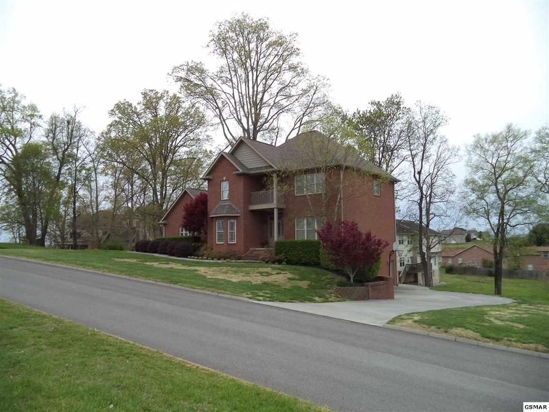 1472 Tomahawk View Dr, Sevierville, TN 37876