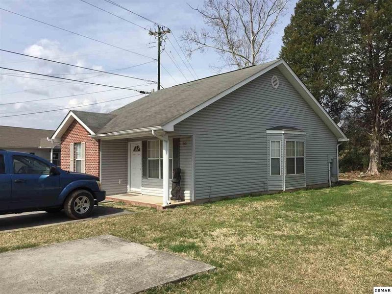 901 Middlebrook Ct, Sevierville, TN 37862
