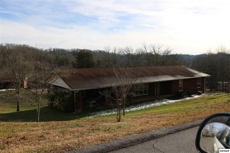935 Topside, Sevierville, TN 37862