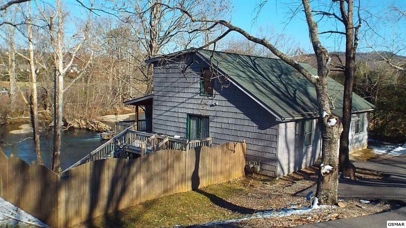2253 Pittman Center Rd, Sevierville, TN 37876