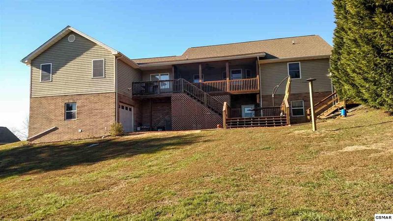 2105 Red Bank Cir, Sevierville, TN 37876