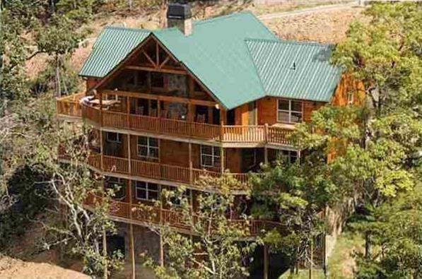 3252 Grouse Ridge Ln, Sevierville, TN 37862