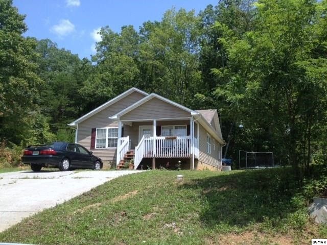 2826 Deer Stand Dr, Sevierville, TN 37876