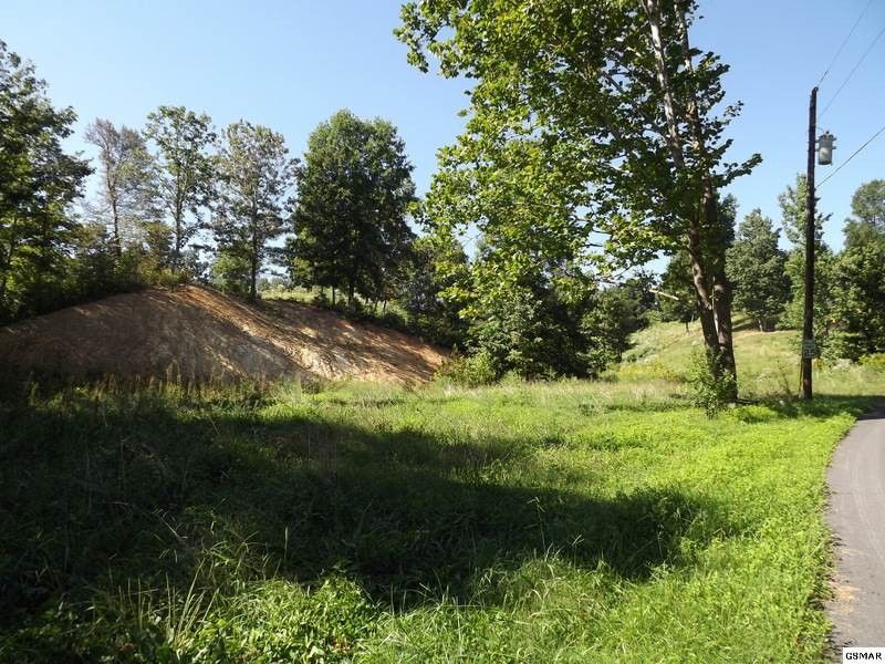 2315 Hilltop Ln, Sevierville, TN 37876