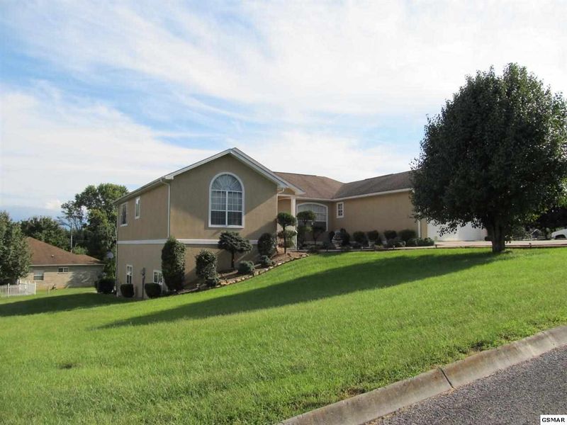 234 Lexington Pl, Sevierville, TN 37862