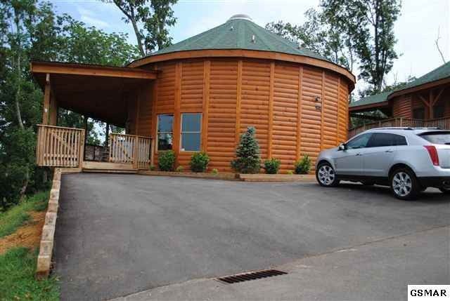1088 Towering Oaks Dr, Sevierville, TN 37876
