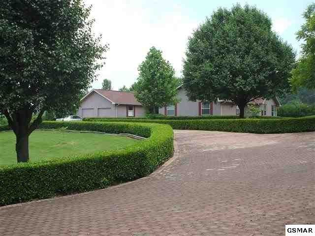 3415 Sugar Camp Cir, Sevierville, TN 37862