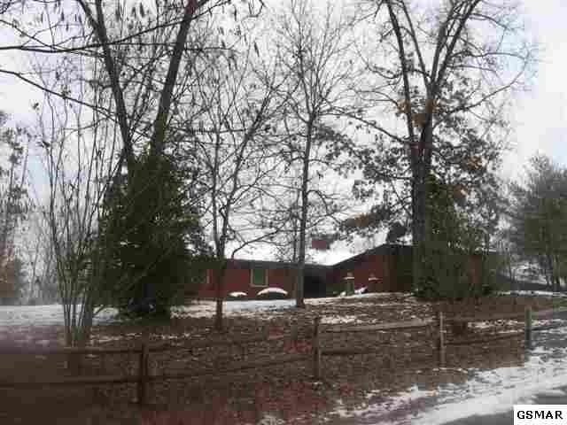 1643 Valley Woods Dr, Sevierville, TN 37862