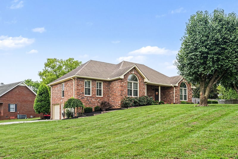 100 Macintosh Dr, Springfield, TN 37172