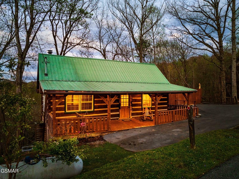 817 Ridgefield Dr, Sevierville, TN 37876