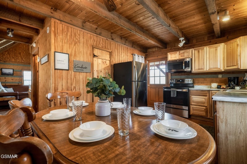 817 Ridgefield Dr, Sevierville, TN 37876