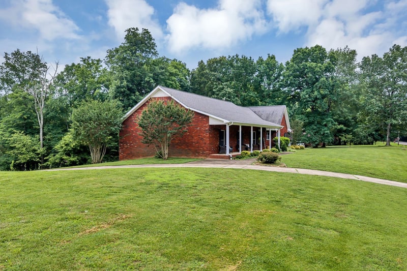 398 N Hummingbird Ln, Dickson, TN 37055