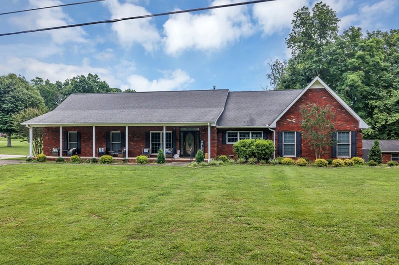 398 N Hummingbird Ln, Dickson, TN 37055
