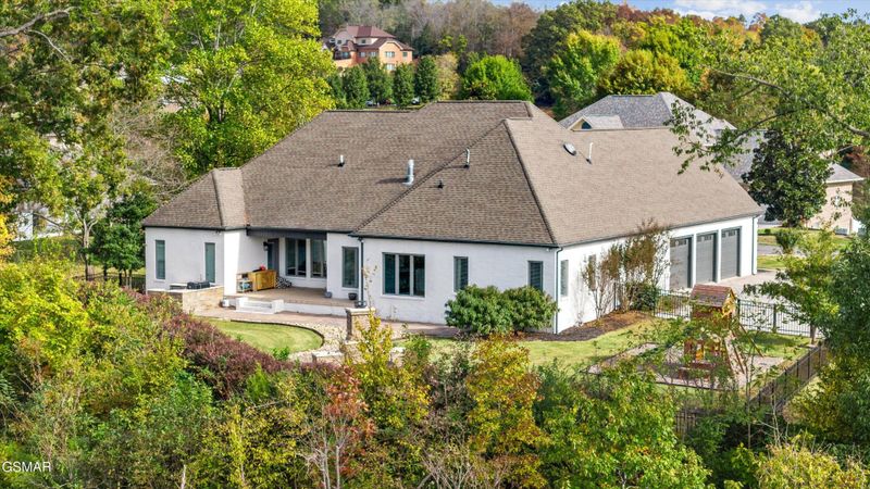 339 Riverdale Dr, Sevierville, TN 37862