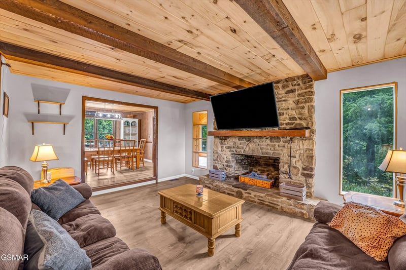 1131 Lindsey Dr, Sevierville, TN 37876
