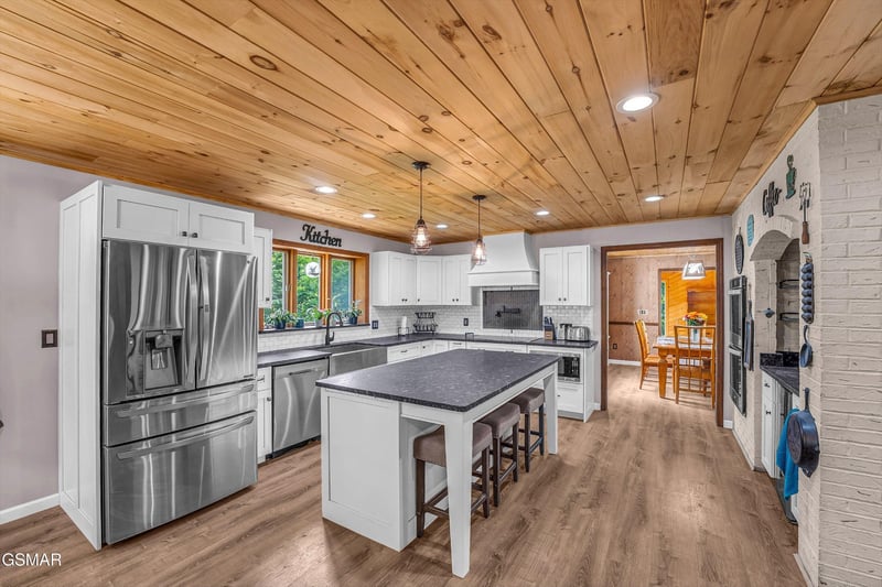 1131 Lindsey Dr, Sevierville, TN 37876