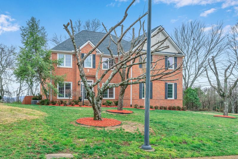 201 Dandridge Dr, Franklin, TN 37067
