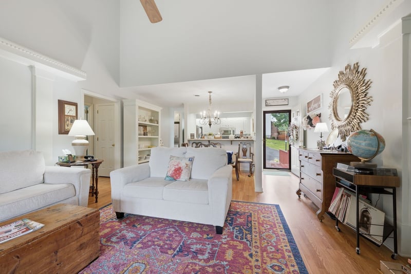 204 Village Cir W, Dickson, TN 37055