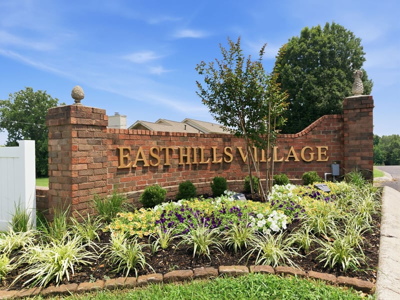 204 Village Cir W, Dickson, TN 37055