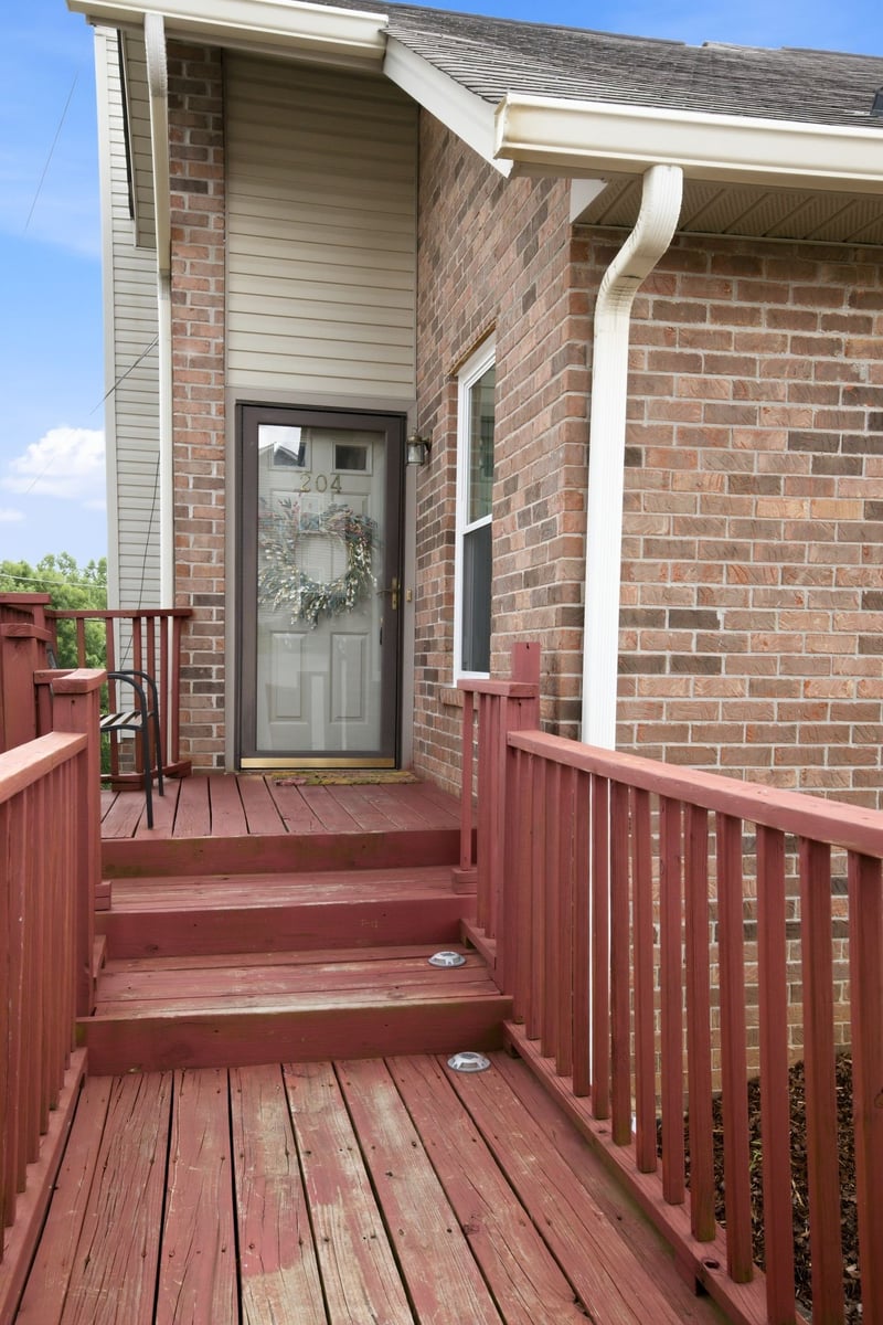 204 Village Cir W, Dickson, TN 37055