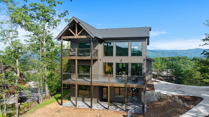 4421 Stackstone Rd, Sevierville, TN 37862