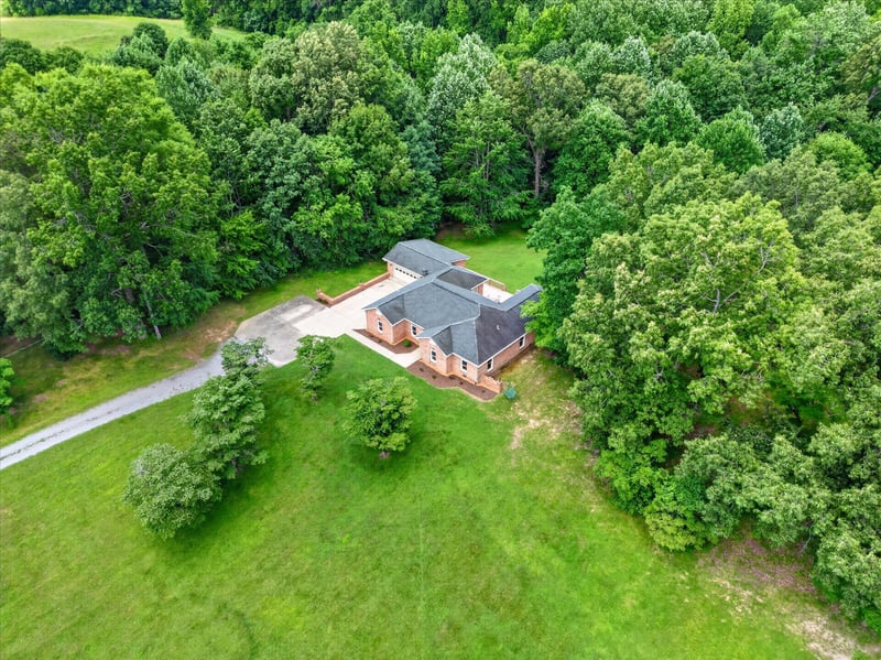 3549 Thomasville Rd, Chapmansboro, TN 37035