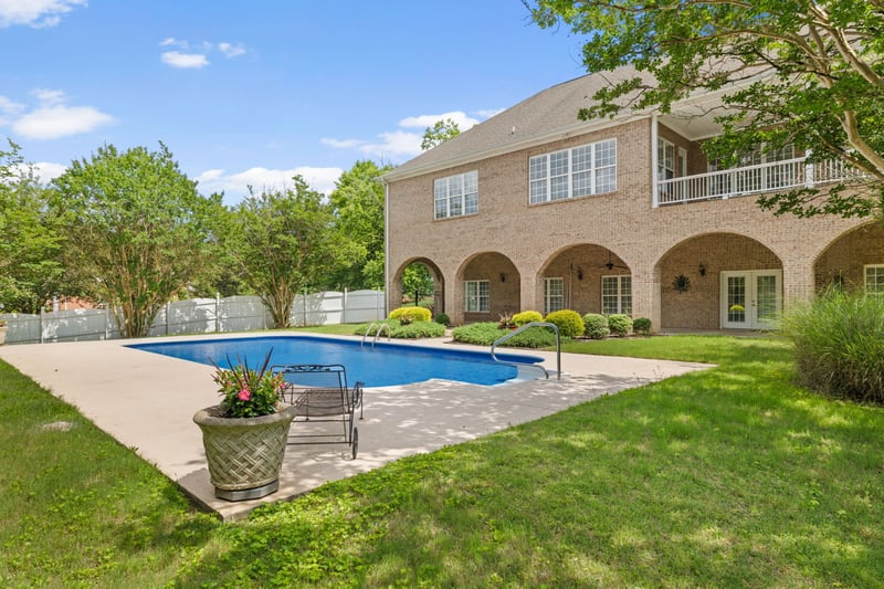 101 E Meadow Hill Dr, Florence, AL 35633