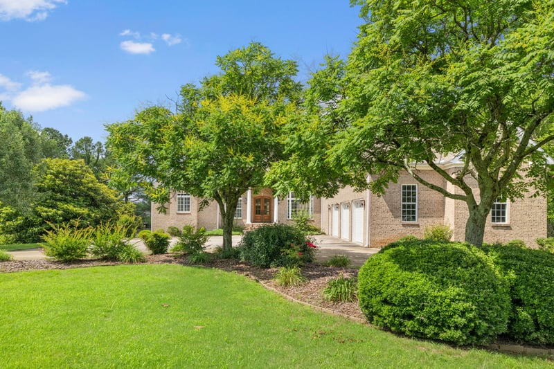 101 E Meadow Hill Dr, Florence, AL 35633