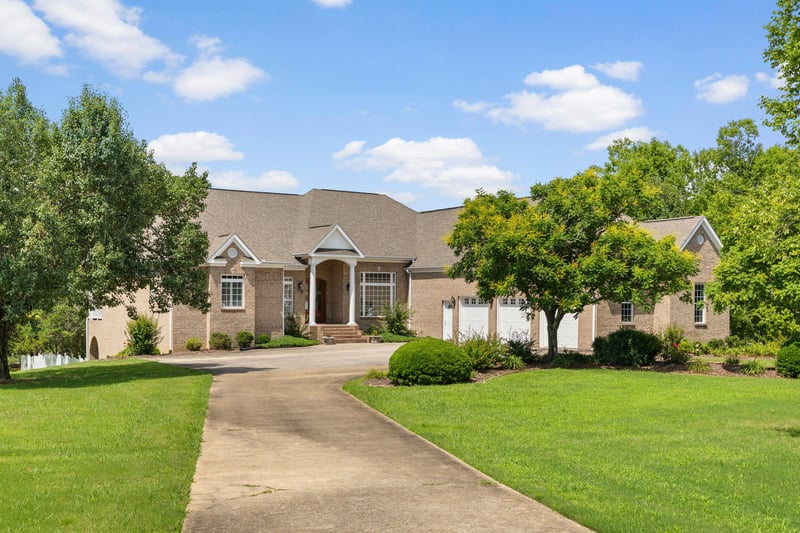 101 E Meadow Hill Dr, Florence, AL 35633