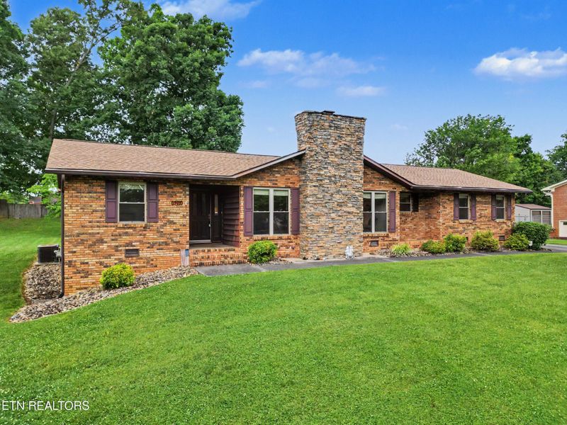 1909 S Belmont Dr, Maryville, TN 37804