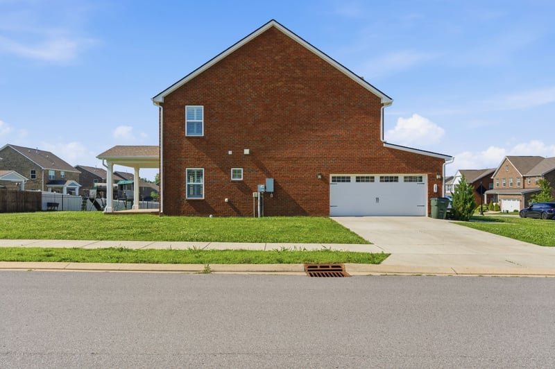 107 Meyrick Dr, Gallatin, TN 37066