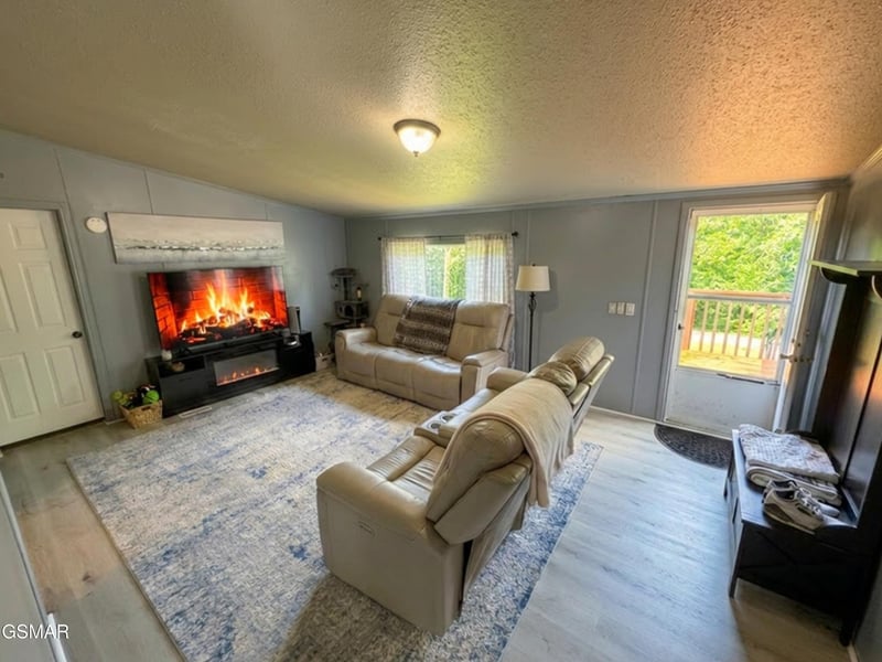 132 Fred King Ln, Sevierville, TN 37876