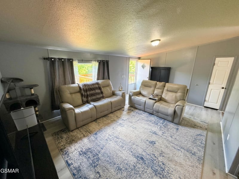 132 Fred King Ln, Sevierville, TN 37876
