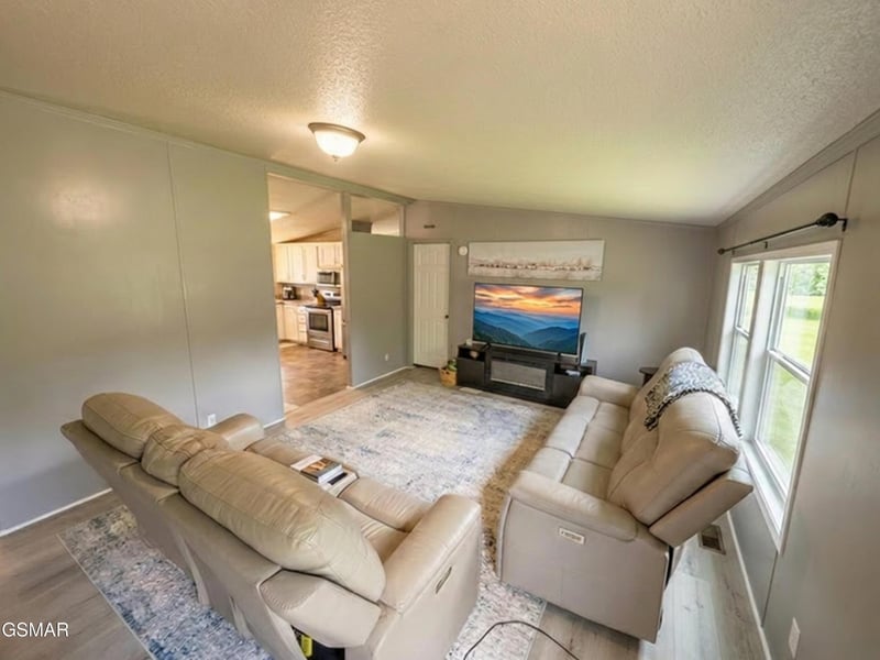 132 Fred King Ln, Sevierville, TN 37876