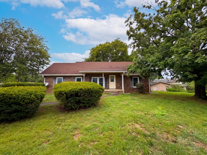 2536 Edge O Lake Dr, Nashville, TN 37217