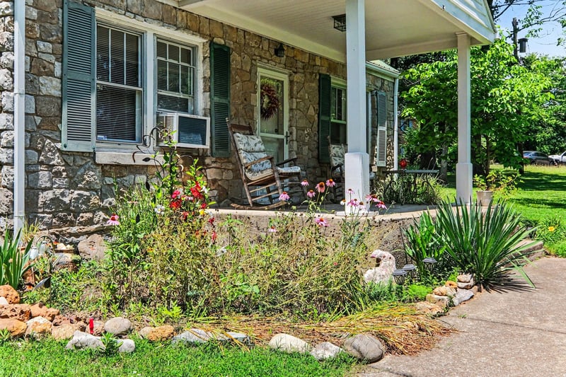 1018 S Graycroft Ave, Madison, TN 37115