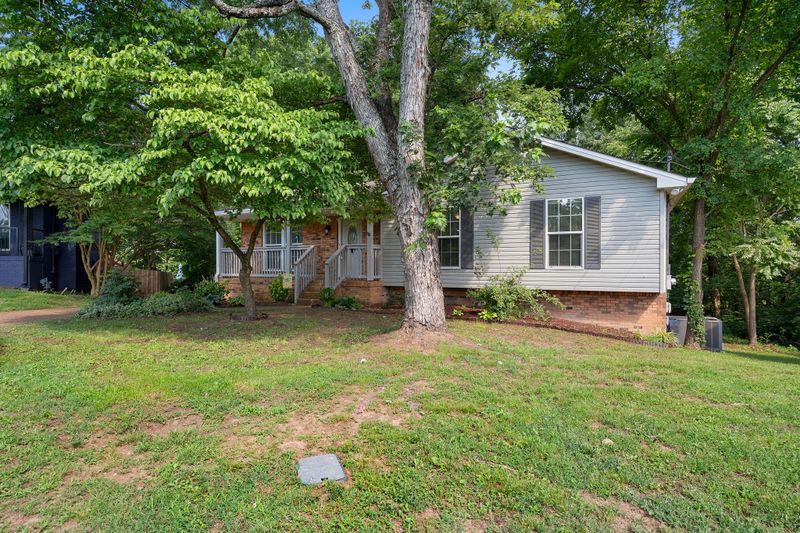 821 Luxemburg Dr, Hermitage, TN 37076
